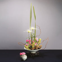 Load image into Gallery viewer, Cocoji: Traditional Korean Flower Arrangement - FlowerBox
